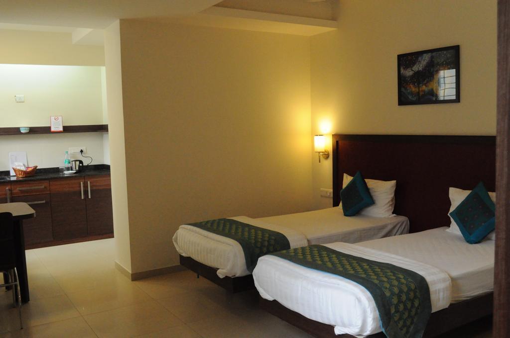 Ixora Suites Bangalore Zimmer foto
